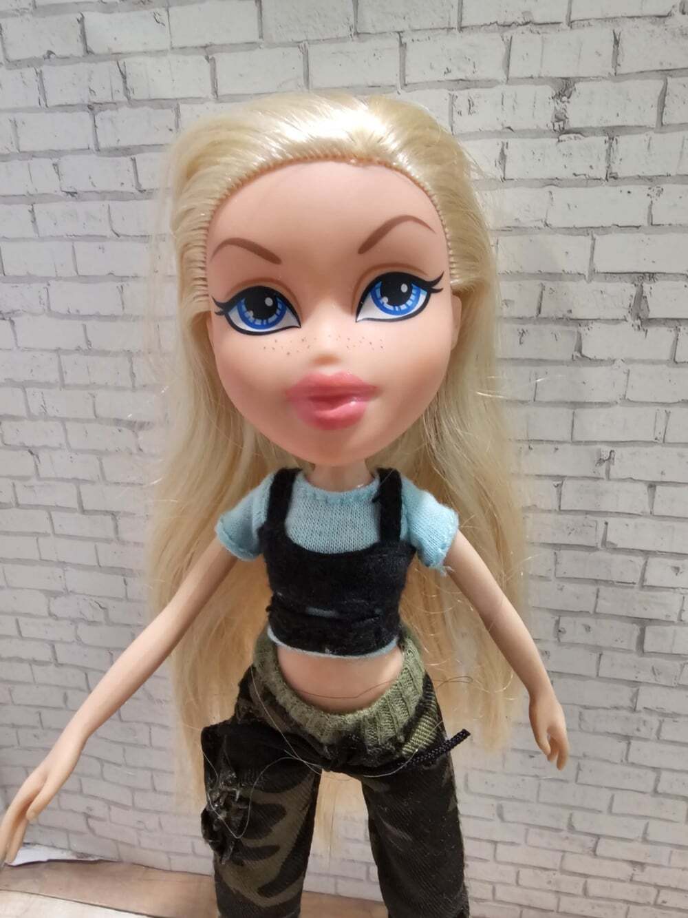 2015 Bratz Fierce Fitness Cloe Blonde Camo Outfit Shoes MGA Collector Doll